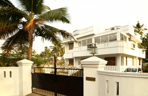 Kumbalam Resort | Private room ∙ 3 guests