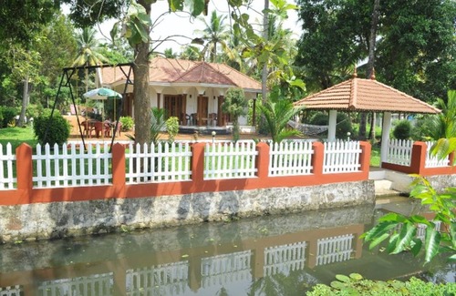 Kumarakom Resort | Private room ∙ 4 guests