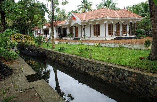 Kumarakom Resort | Private room ∙ 4 guests