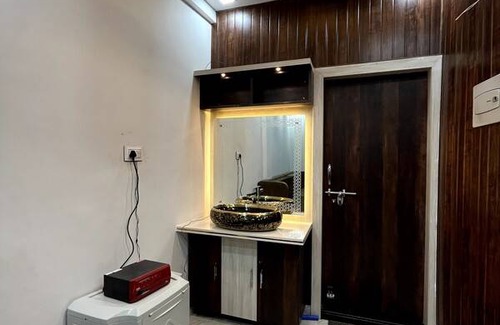 Varanasi Resort | Private room ∙ 6 guests