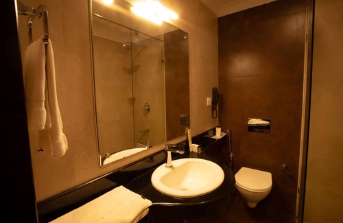 Alwaye Hotel | Quality Airport Hotel