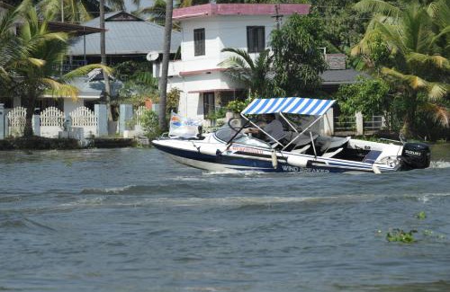 Mankombu Boat Rental | Riveria Boats