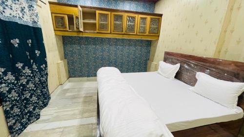 Civil Lines Hotel | Rose world stay