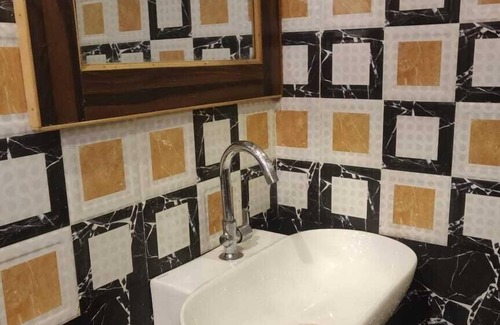 Allahabad Hotel | Royal Kashi Lodge