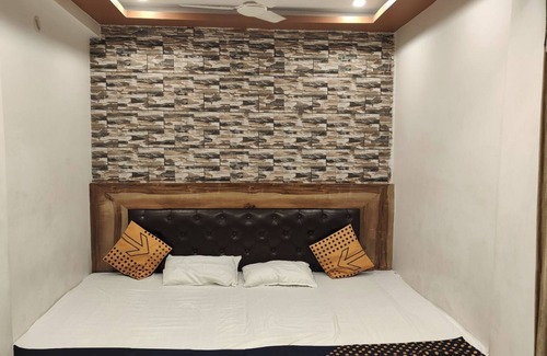 Allahabad Hotel | Royal Kashi Lodge