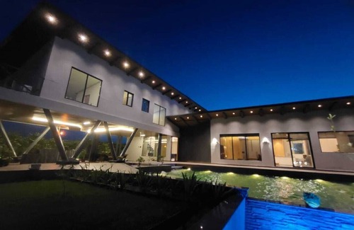 Noida Cottage | Shaw Estate Cottage151A