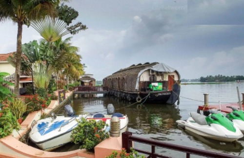 Alappuzha Boat Rental | Sterling House boat Lake Palace Alleppey