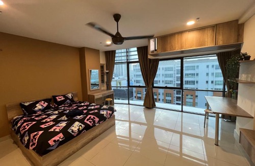 Petaling Jaya Apartment | Stylish Entire Unit Opposite Jaya One Wifi/Netflix/Parking