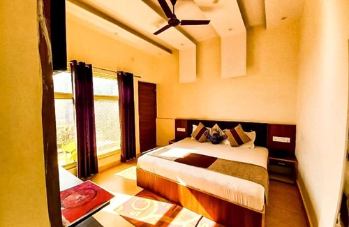 Lansdowne Hotel | Sunny Pines Resort