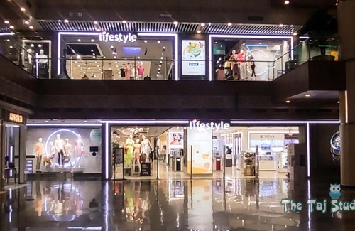 Greater Noida Apartment | Taj Studios - Luxury Stay in Luxury Mall (PVR,Food Court, International Brands)