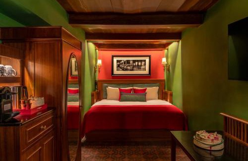 Kanadukattan House | The Lotus Palace Chettinad