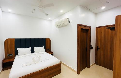 Delhi Hostel | The Metrostay Opposite New Delhi Railway Station, Above Metro, 20 Mins From IGI Airport