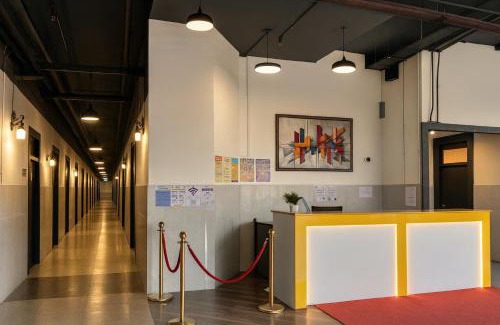 Delhi Hostel | The Metrostay Opposite New Delhi Railway Station, Above Metro, 20 Mins From IGI Airport