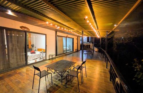 Mount Abu House | The Retro Glass House