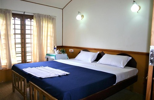 Alappuzha Boat Rental | Treemonks Houseboats