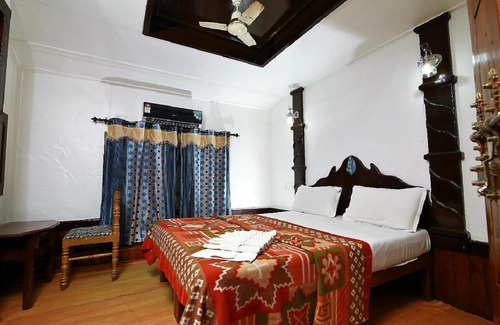 Alappuzha Boat Rental | Treemonks Houseboats
