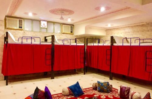 Gopalbari Hostel | Tuk Tuk Backpackers- Near Jaipur Train Station