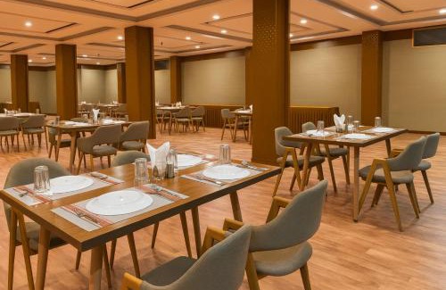 Jhargram Hotel | Vista Resort Manali - Centrally Heated & Air Cooled luxury room near mall road