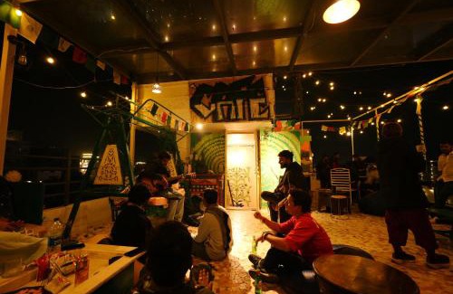 Lake Swaroop Sagar Hostel | Whereabout Hostel Udaipur