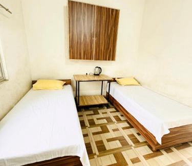Varanasi House | Yum Boys Hostel & Homestay