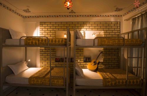 Lake Swaroop Sagar Hostel | Zostel Udaipur - Hostel