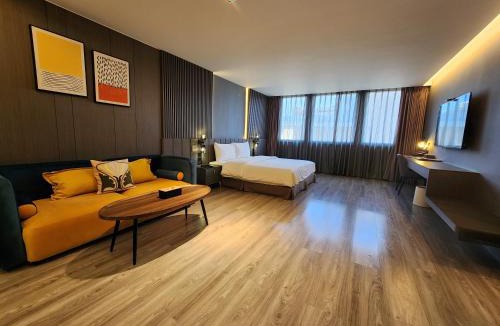 Hualien City Centre Hotel | 品悅文旅-免費停車場免費特斯拉充電近東大門夜市