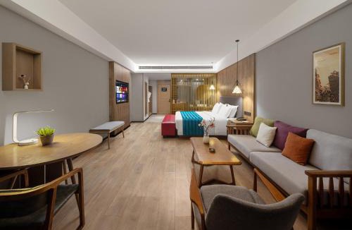 Luolong Hotel | 复美酒店