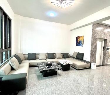 Zhushan House | 山禾里民宿-有電梯-好停車-自助入住
