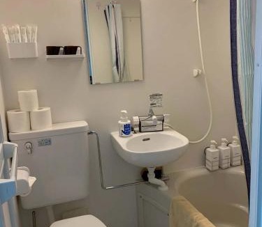 Shin-Osaka Apartment | 新大阪徒步30秒 Shinosaka Station 30s, Direct to Kansai Airport 關西空港直達, Shinkansen to Kyoto, Tokyo & Nagoya, Universal Studio 16 mins, Umeda 6 mins, Kyoto 25 mins, Early Check in