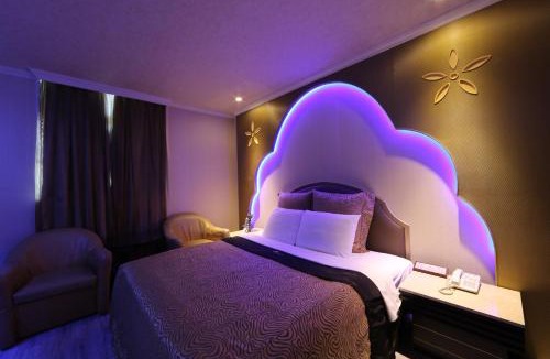 Shulin Hotel | 樹林月圓汽車旅館