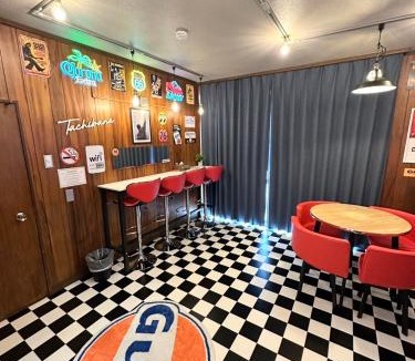 Higashimikuni Apartment | 無料駐車場有り 新大阪駅まで1駅1分 Guest House 橘 東三国,最大14名,最寄り駅まで徒歩5分,2階建て貸切