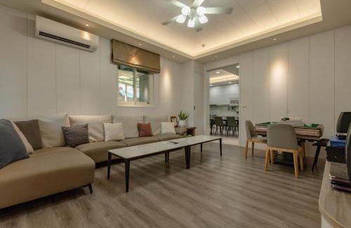 Hualien City Centre House | 花蓮椰風時尚民宿