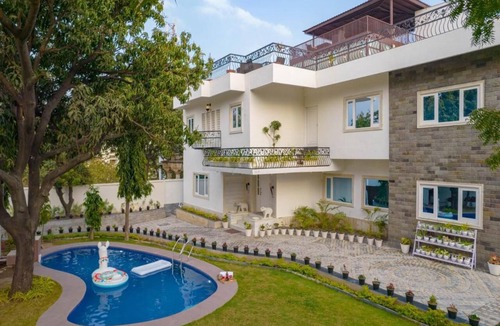 Udaipur Villa | 1 Amiras Entire Villa at Fateh Sagar, Udaipur