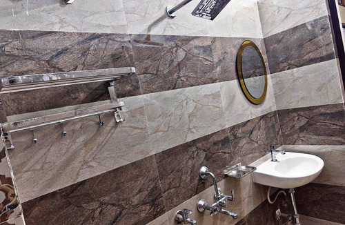 Varanasi Apartment | 1-bedroom bed & breakfast in lovely Varanasi with AC