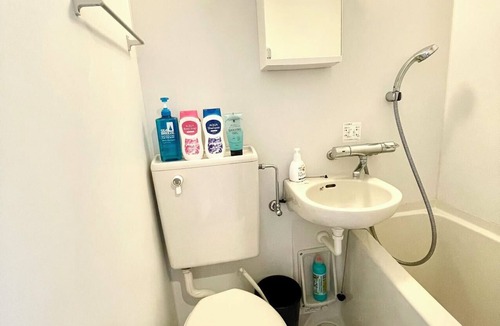 Nishi-Shinjuku Apartment | 1 room apartment beside Shinjuku Chuo Park, with separated bathroom and toilet