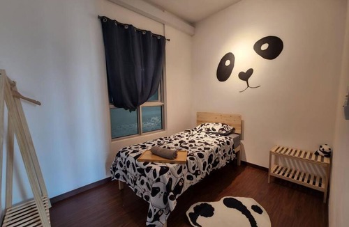 Shah Alam Apartment | 10pax Cinema Themehouse 3B2R with pool sauna atari games,wifi