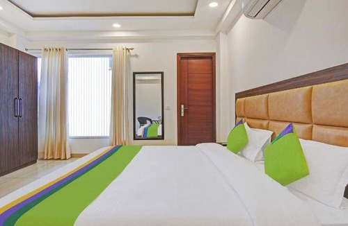 Noida Hotel | 13 m² Hotel ∙ 2 guests
