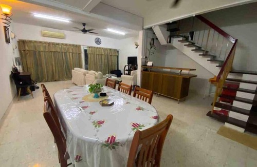 Cheras House | 130 m² House ∙ 5 bedrooms ∙ 11 guests