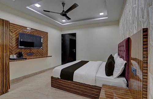 Allahabad Hotel | 14 m² Hotel ∙ 3 guests