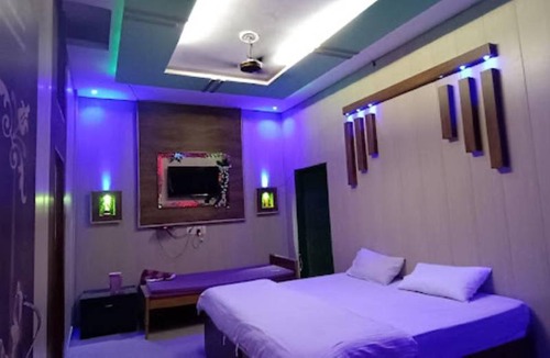 Naini Hotel | 18 m² Hotel ∙ 3 guests