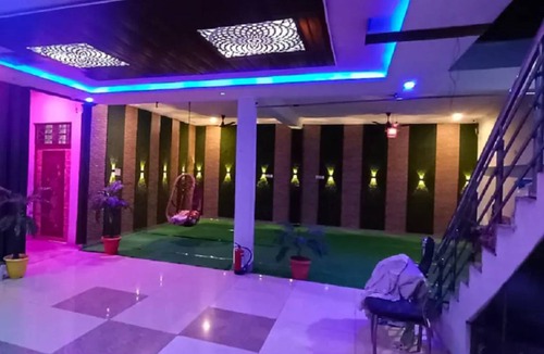 Naini Hotel | 18 m² Hotel ∙ 3 guests