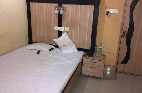 Durgapur Hotel | 18 m² Hotel ∙ 3 guests