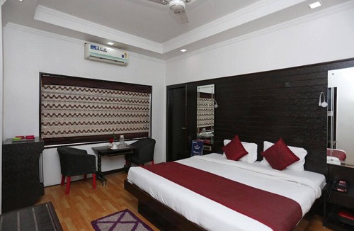 Civil Lines Hotel | 1938 m² Hotel ∙ 2 guests