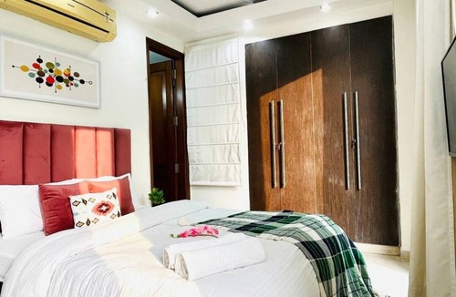 Sushant Lok Phase 1 Apartment | 195 m² Apartment ∙ 3 bedrooms ∙ 8 guests