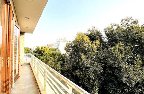 Sushant Lok Phase 1 Apartment | 195 m² Apartment ∙ 3 bedrooms ∙ 8 guests
