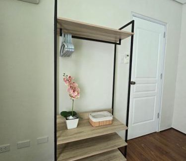 Roxas City Apartment | 1BR Condo w Pool & Balcony Near Robinson Place - F&M Homes - Sitio Uno Residences, Pueblo de Panay