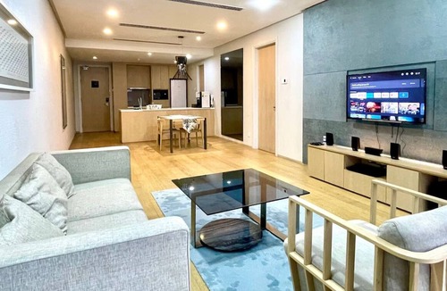 Kuala Lumpur City Centre Apartment | 1BR Suite KLCC View w/Btub, Nflx & Wtr Dispenser