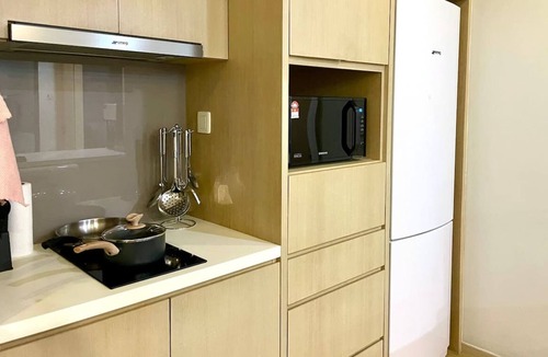 Kuala Lumpur City Centre Apartment | 1BR Suite KLCC View w/Btub, Nflx & Wtr Dispenser