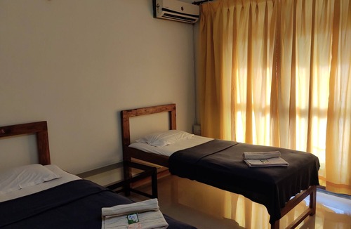Cavelossim Apartment | 2 bedroom apartment 4-6 guests Cavellossim, walking distance from beach