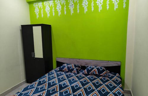 Jhusi House | 2 BHK & Balcony Nature's Theme Apartment Homestay